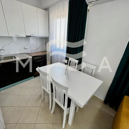 Apartament Skyline 574 *